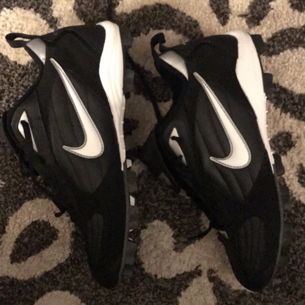 Women’s Nike cleats size 9.5 black, brand new
